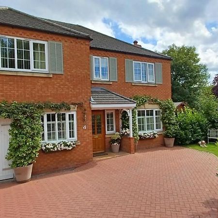 Harlequin B&B Ледбъри Екстериор снимка