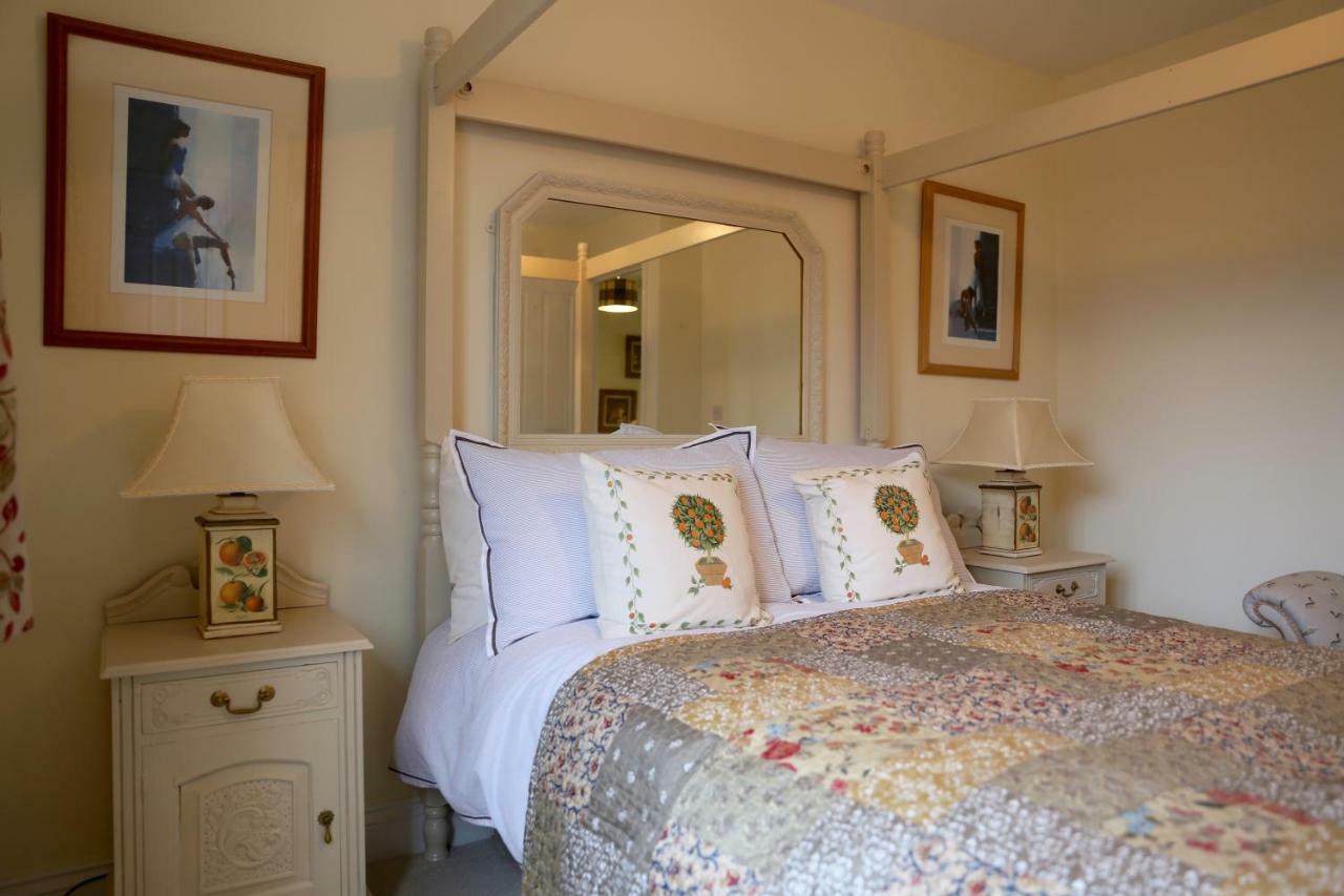 Harlequin B&B Ледбъри Екстериор снимка