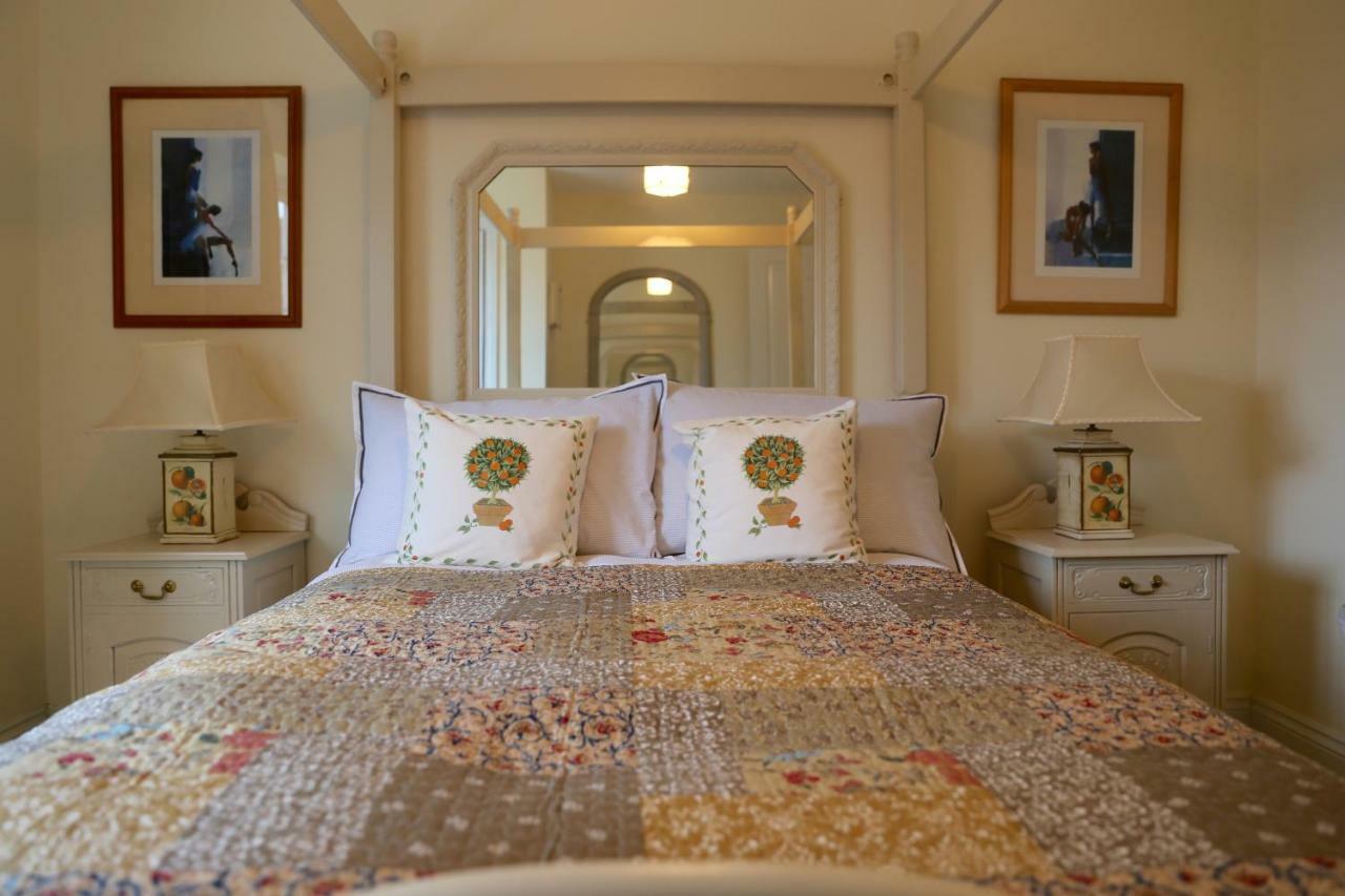Harlequin B&B Ледбъри Екстериор снимка